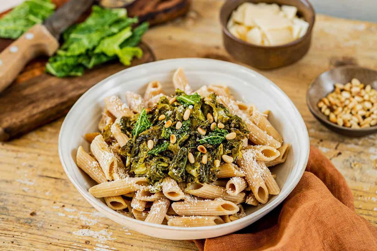 Penne, Pesto de Basilic et Chou Kale Recette Les Commis